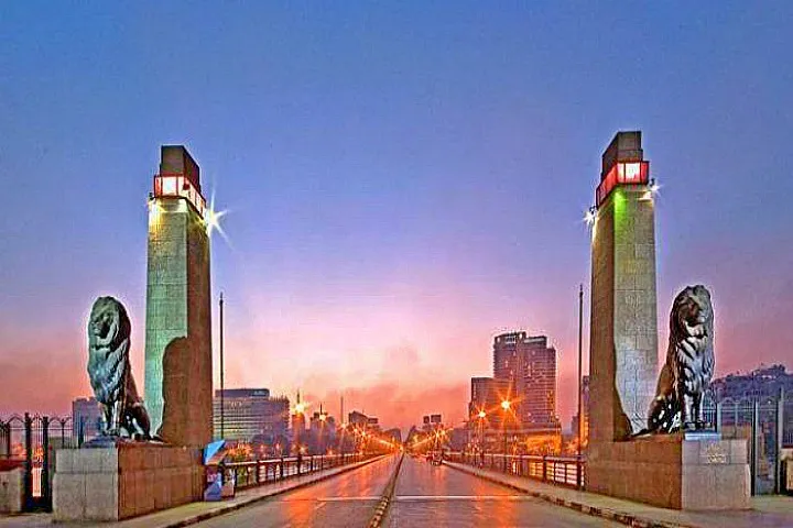 The Qasr El Nil Bridge The Qasr El Nil Bridge