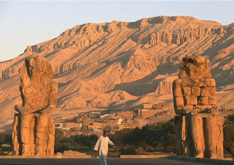 colossiofmemnonluxor.webp colossiofmemnonluxor.webp